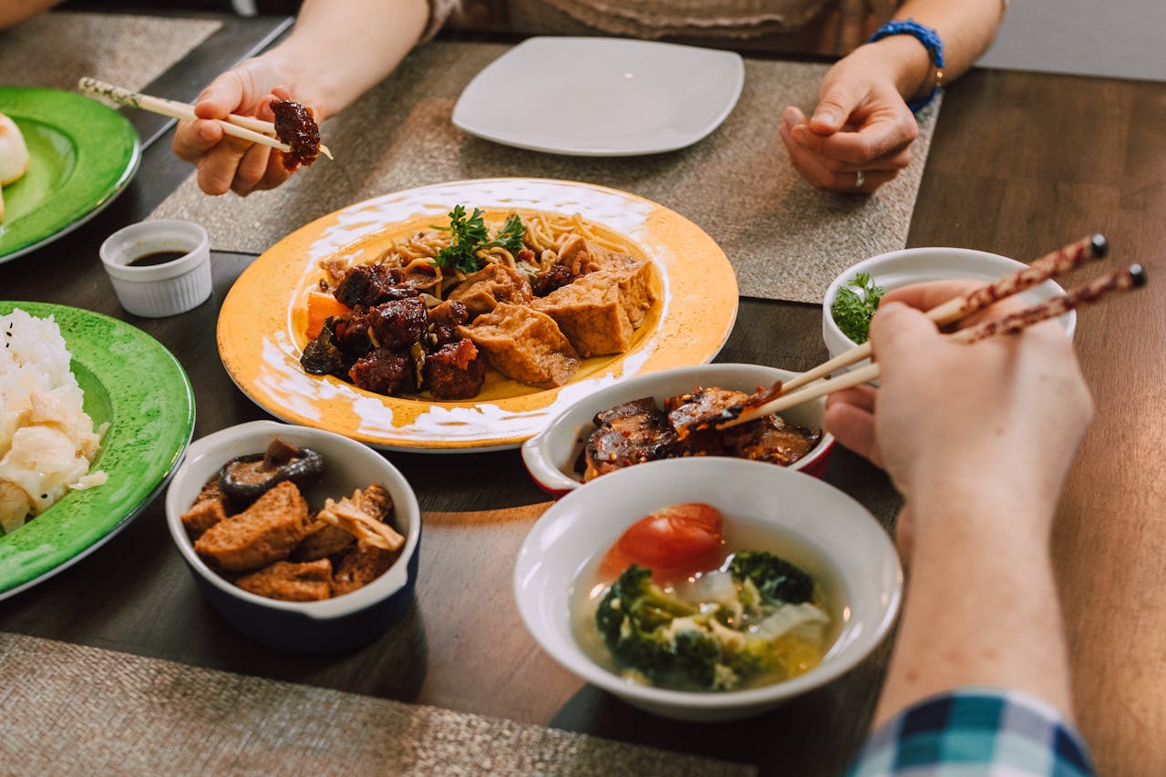 Azijietiški restoranai Vilniuje: skaniausi Rytų Azijos skoniai, autentiški patiekalai ir tikra gastronominė kelionė sostinėje