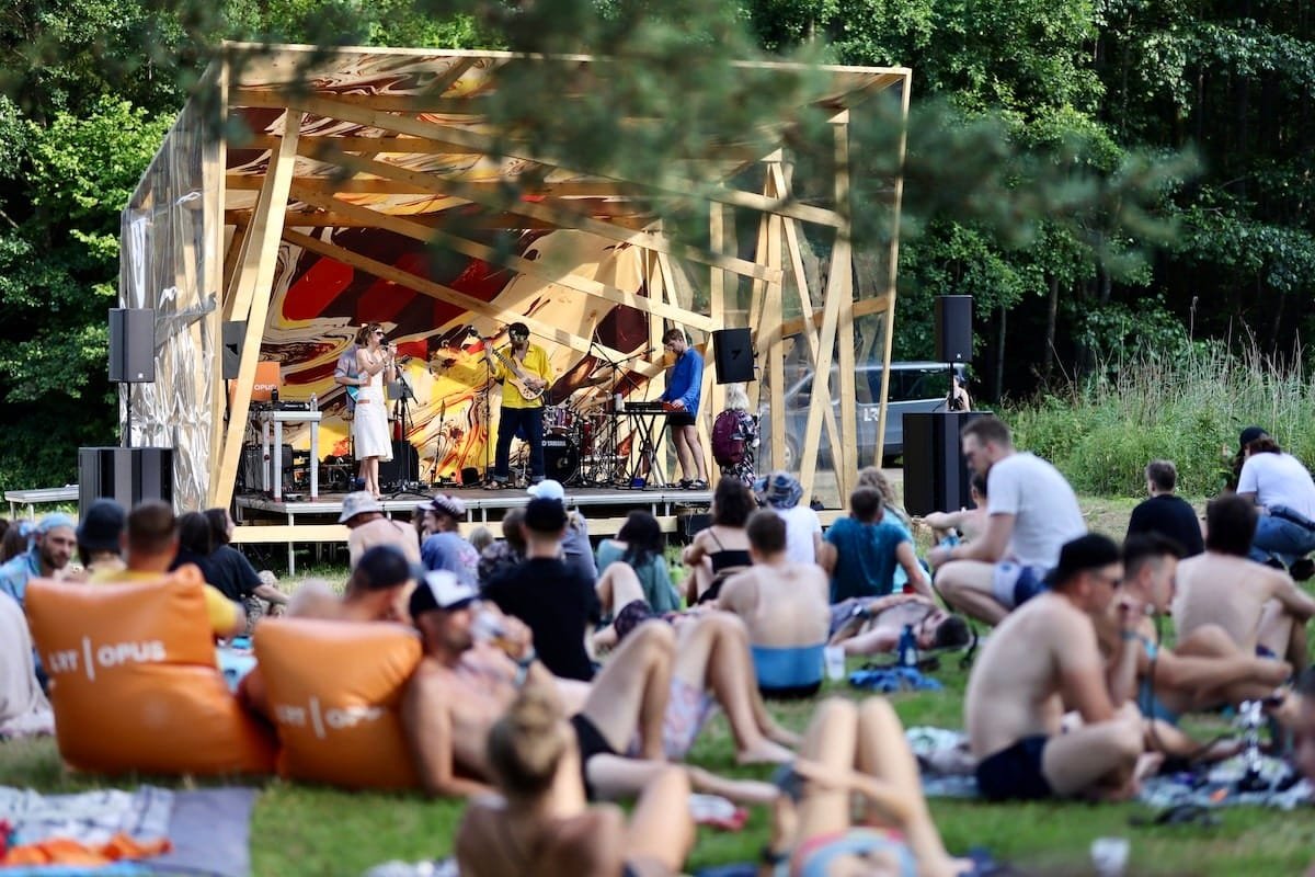 Yaga Gathering meno programa – atlikėjai iš viso pasaulio ir vaizduotę žadinantys kūriniai miško scenoje.