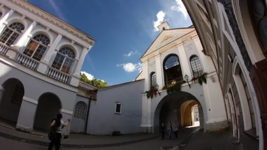 Aušros vartai – istorinis Vilniaus simbolis, puikus pasirinkimas ieškantiems idėjų, ką veikti Vilniuje lankant senamiestį.