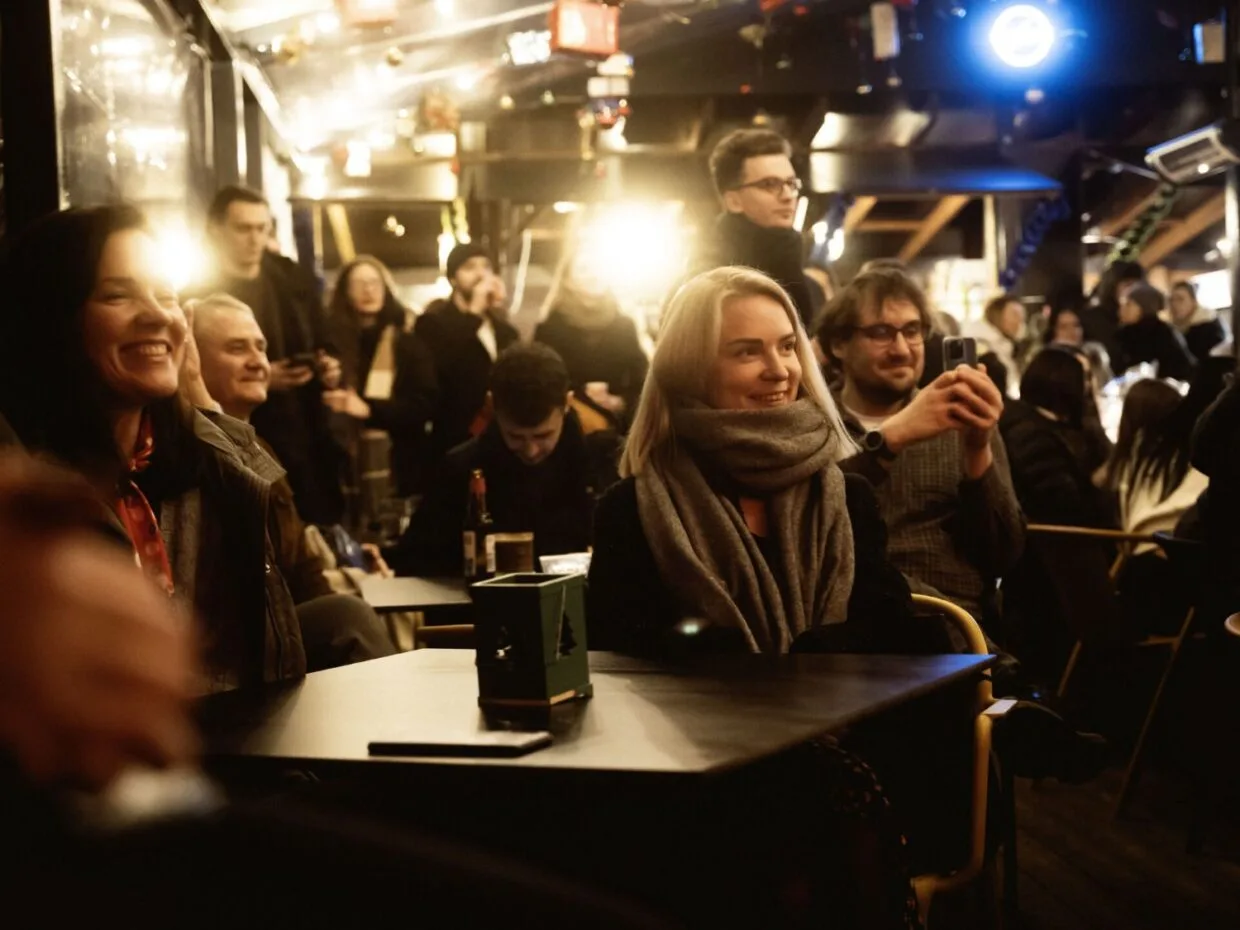 Kalėdos Energetikos ir techniko muziejuje - lankytojai mėhžgaujasi karštais gėrimasi ir dirbtuvėmis