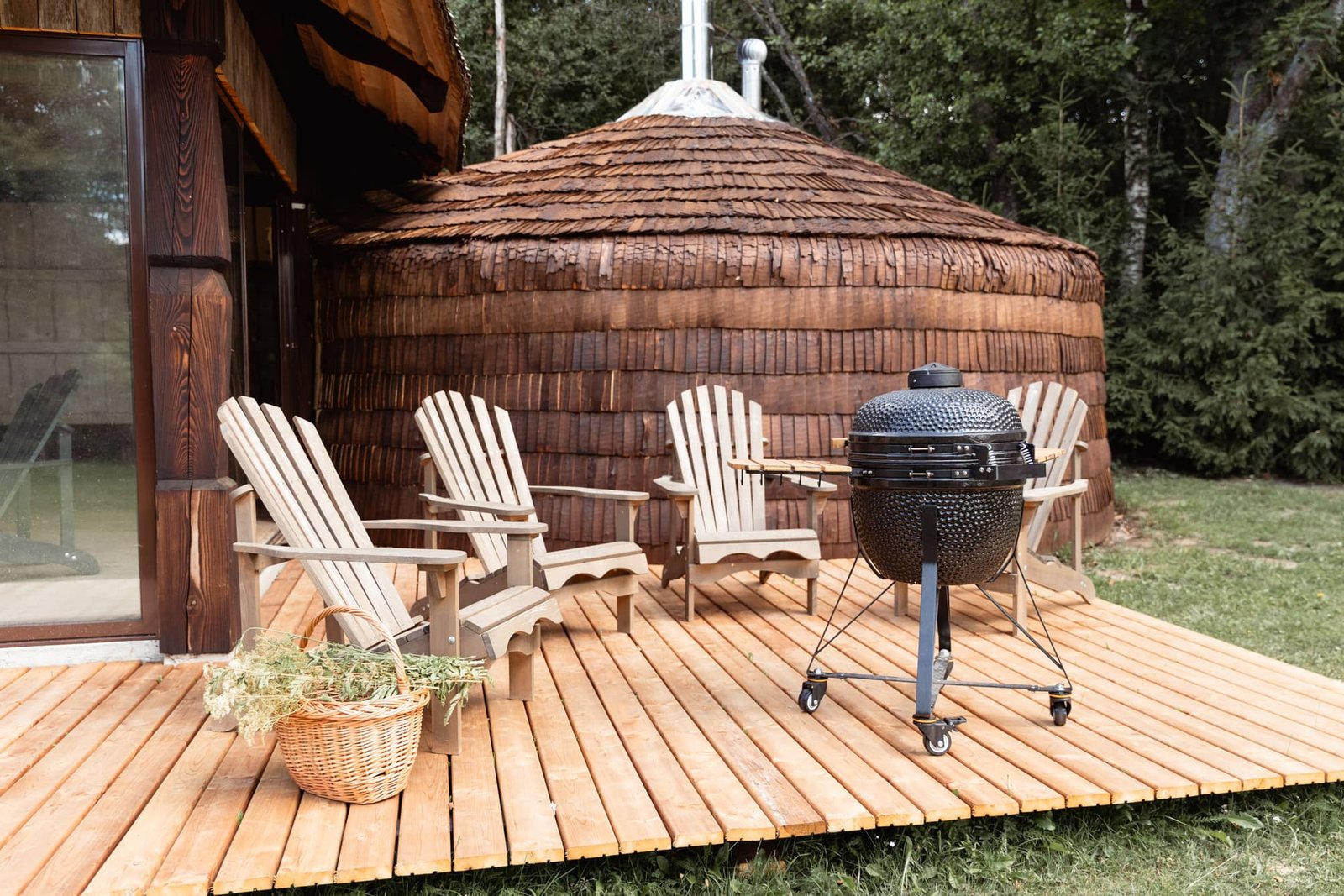 Pirtis jurta Krivulė gamtos apsuptyje prie ežero