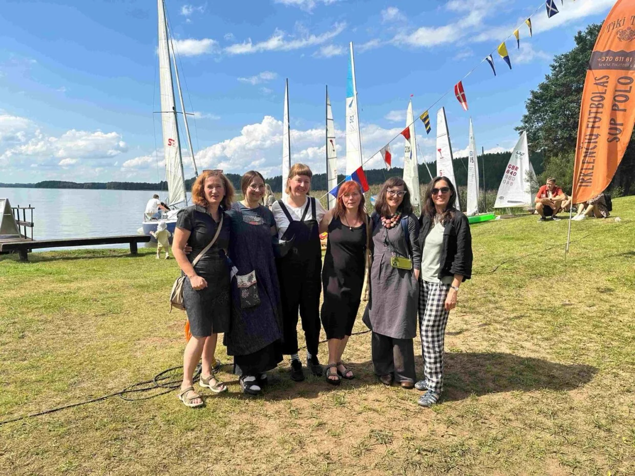 Paliesiaus dvare testilės paroda ir knygos pristatymas