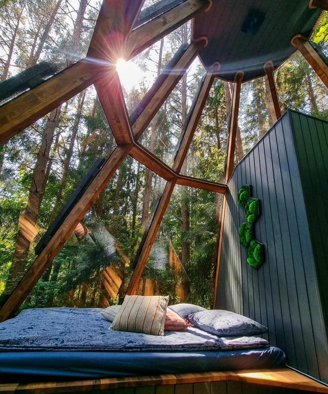 Palapinė medyje Nature Calls 3,5 metro aukštyje Kretingos rajone romantiškam nuykiui gamtoje.