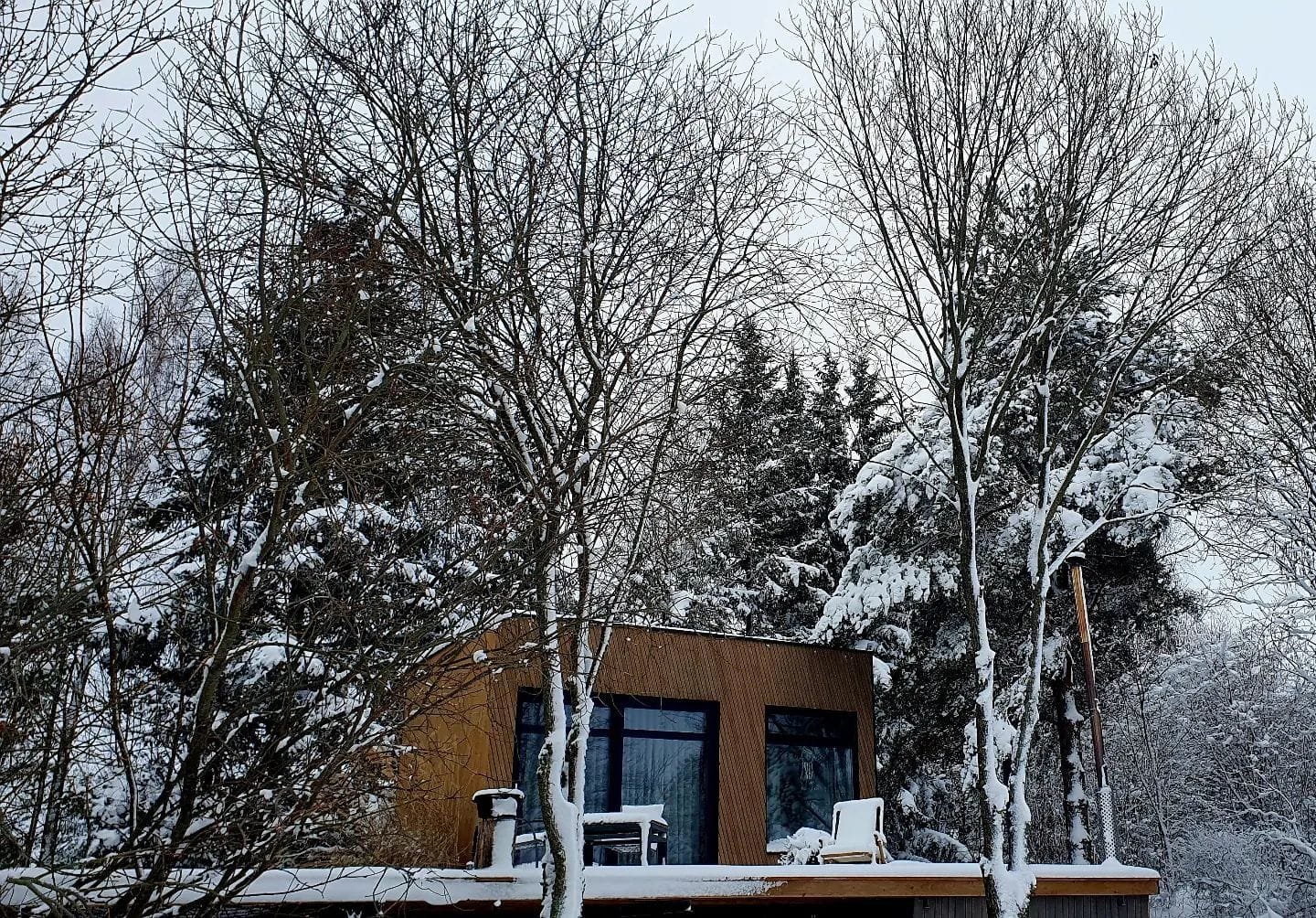 Mažas privatus namelis Passion Hut Kretingos rajone gamtos apsuptyje romantiškam pabėgimui.