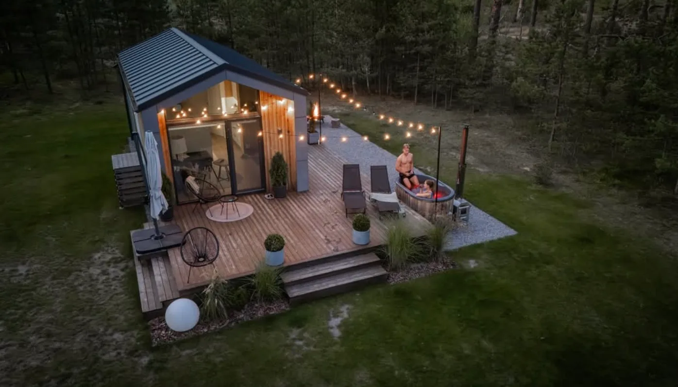 Glampingas „Vienis“ Druskininkų savivaldybėje – jaukus namelis poilsiui gamtoje su Ofuro vonia.