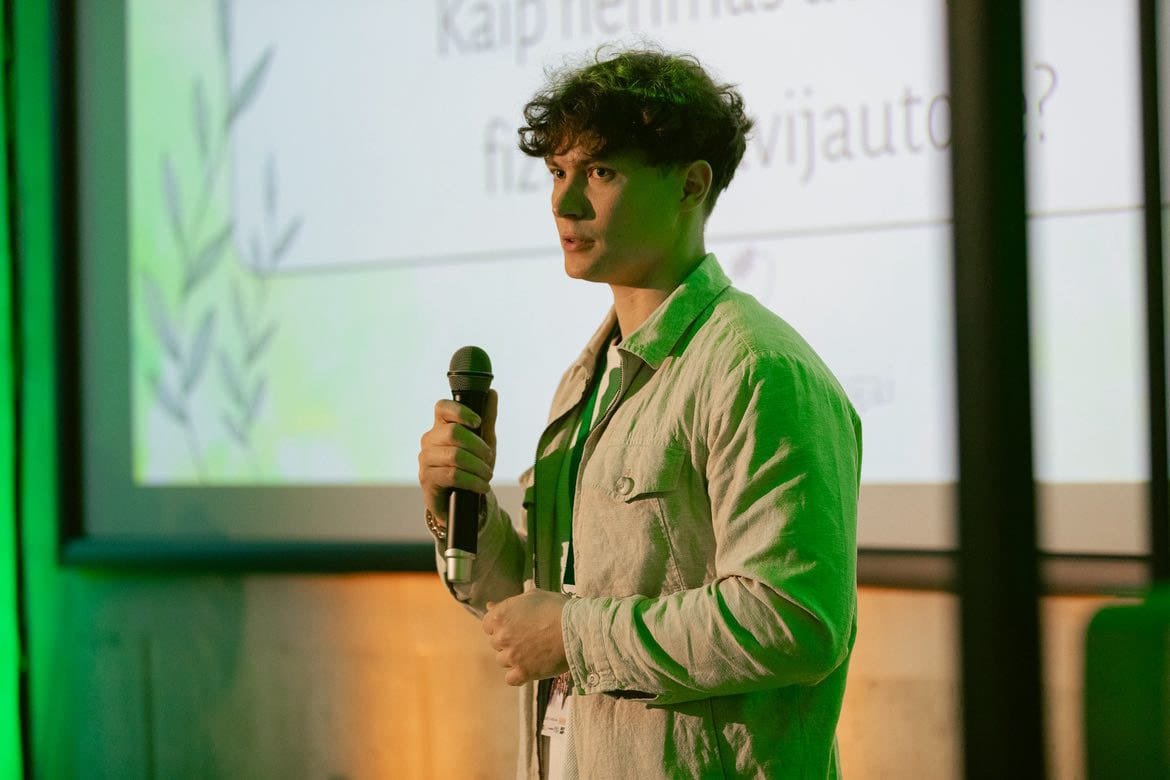 Kineziterapeutas Egidijus Enzelis skaito paskaitą apie sveikatingumą ir judesio svarbą.