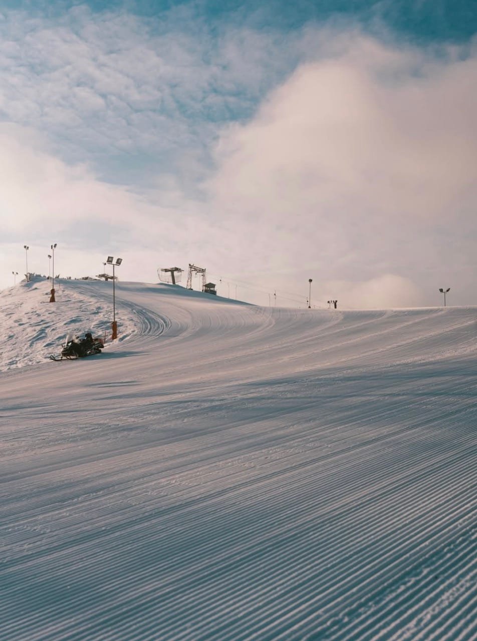 Slidinėjimas Liepkalnio trasose Vilniuje – populiari vieta kur slidinėti Lietuvoje.