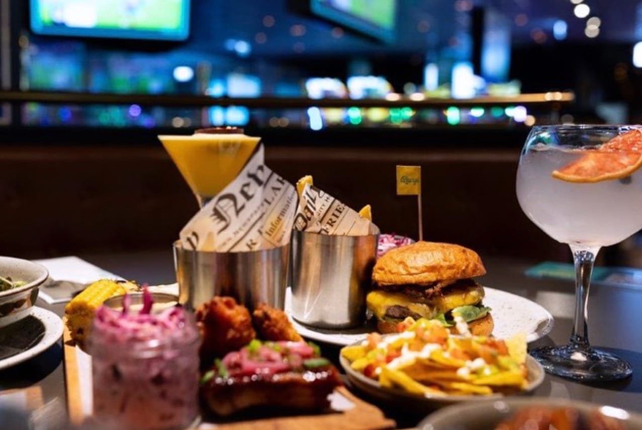 Sporto baras O'Learys Vilniuje Akropolyje su daugybe ekranų varžyboms