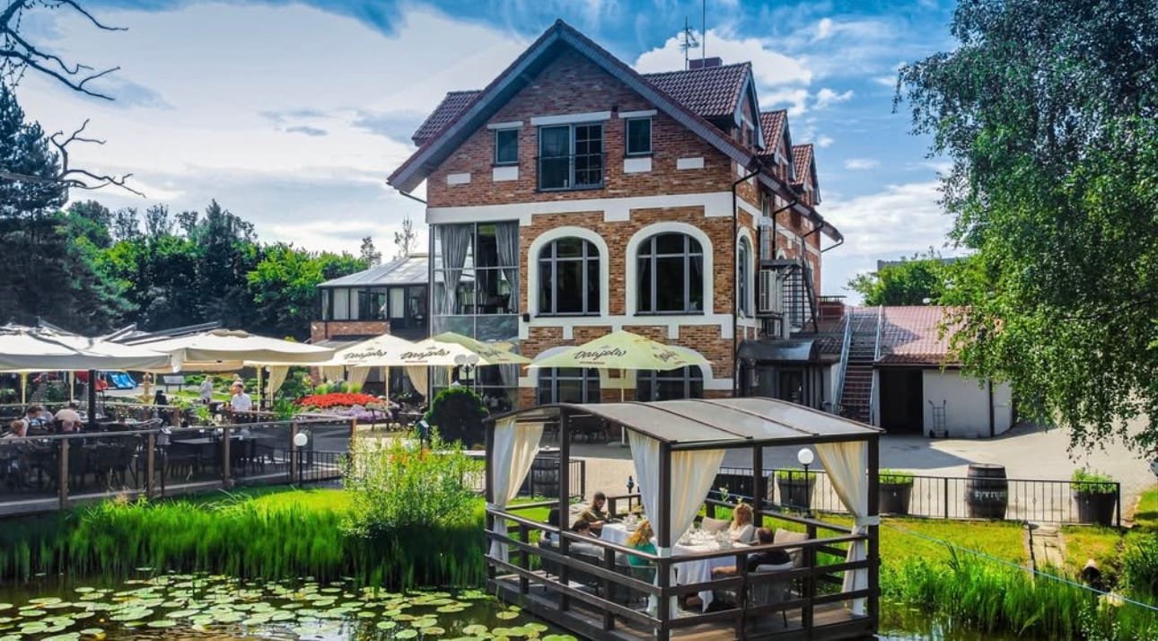 Radailių dvaras – baseinai, pirtys ir SPA vaikams šalia Dino parko. (