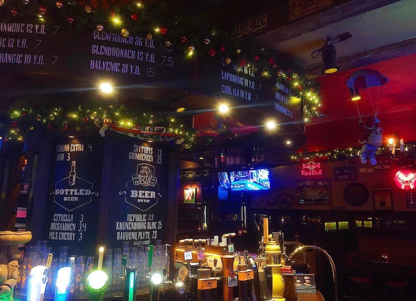 RePUBlic No. 4 baras Vilniaus gatvėje krepšinio sirgaliai