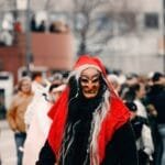 Užgavėnės 2026 Lietuvoje – tradicinės kaukės, laužai ir žiemos varymo apeigos.