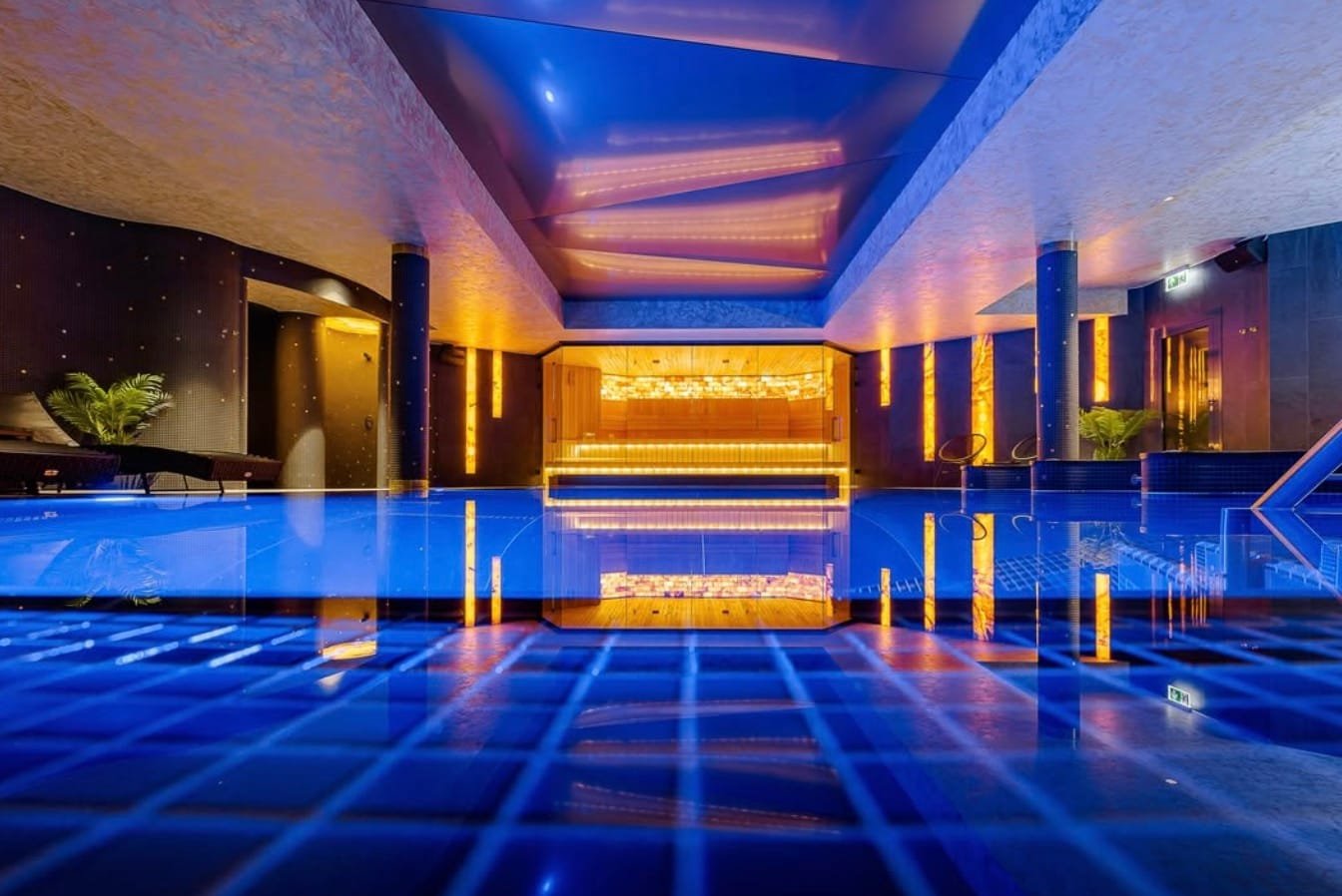 Prabangi „Golden SPA“ zona su sūkurine vonia „Victoria Hotel Klaipėda“ viešbutyje.