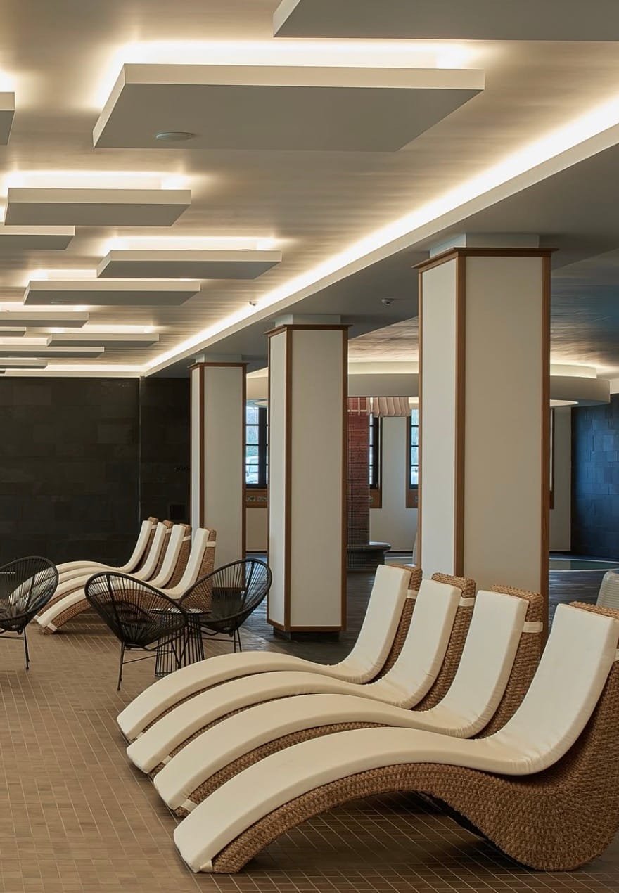 šskirtinės architektūros baseino erdvė po kupolu Vytautas Mineral SPA.