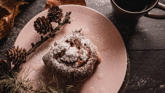 Rytinė kava ir traškios cinamoninės bandelės Vilniuje