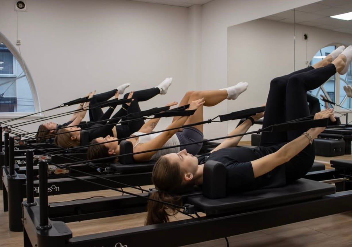 Pilateson studija Vilniaus centre su klasikiniais reformeriais ir bokšto sistemomis