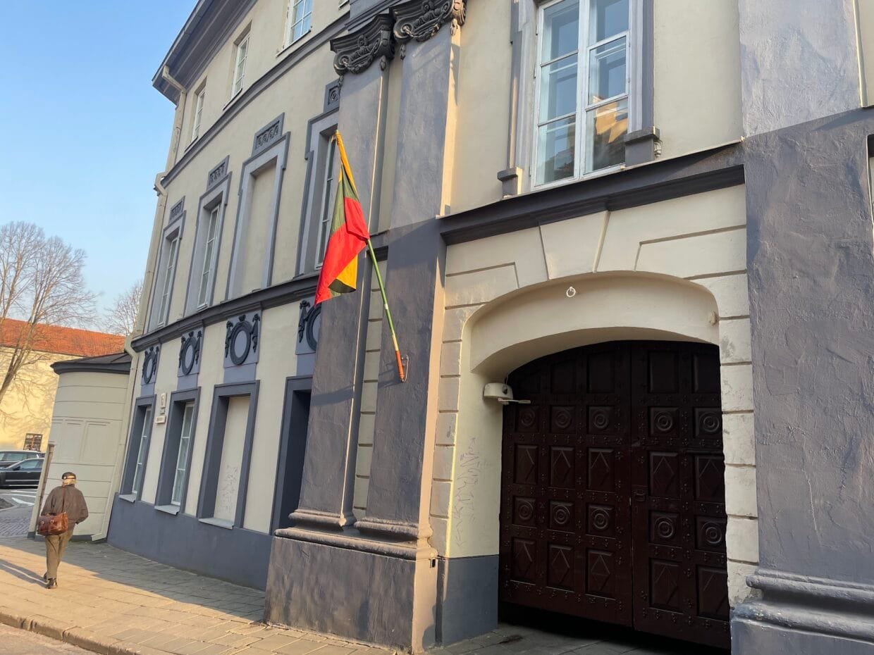 Lietuvos trispalvė vėliava plazda kai vyksta sausio 13 renginiai – Laisvės gynėjų dieną