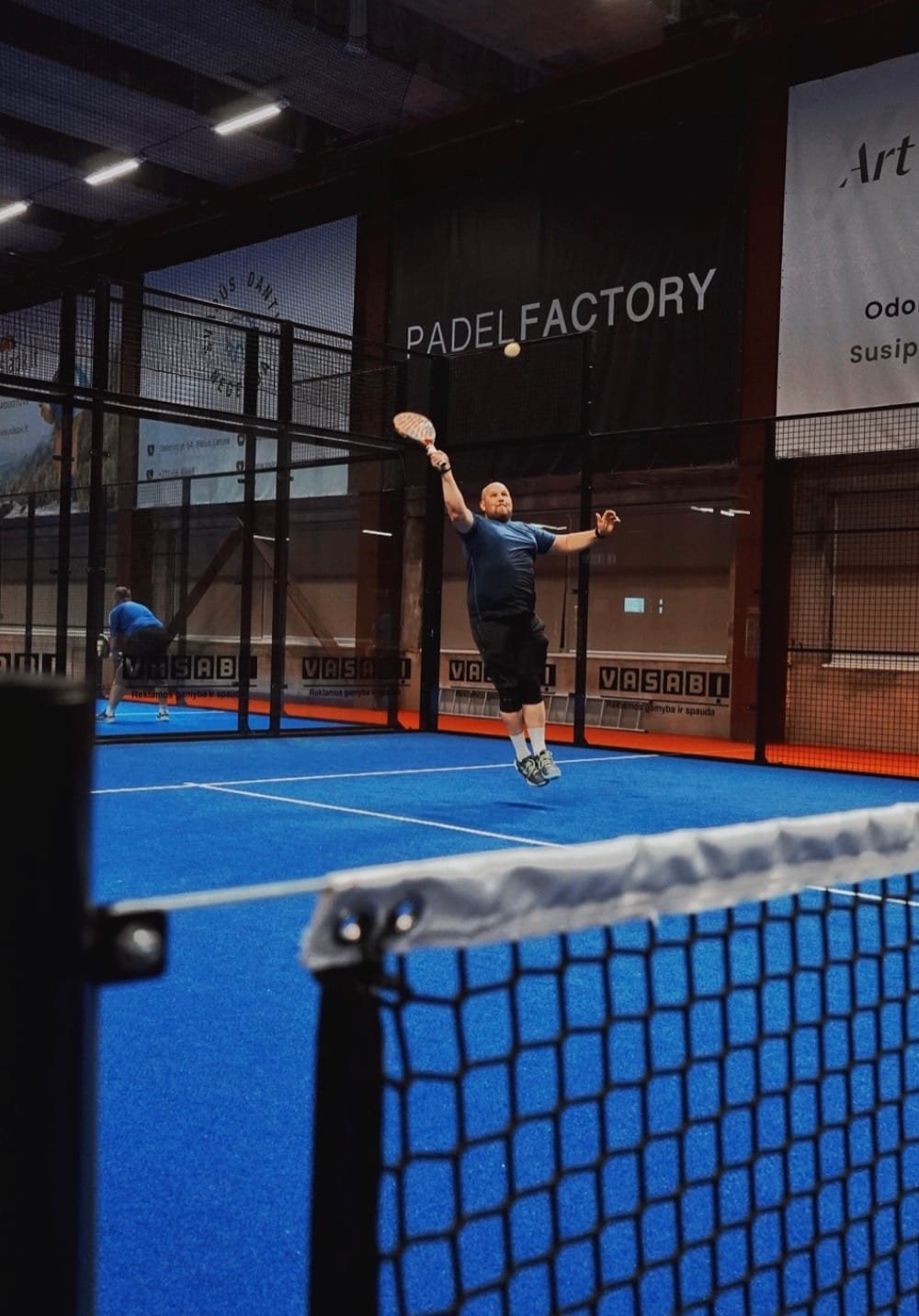 Padel Factory aikštynas Savanorių prospekte – stilingi vidaus kortai apsaugoti nuo vėjo ir lietaus.