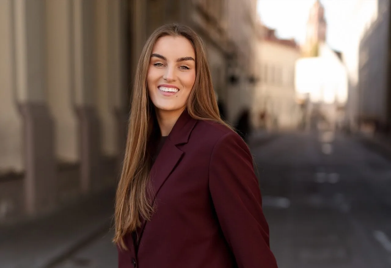 Aistė Svarauskaitė (mondayjazz) – turinio kūrėja ir tvarios mados edukatorė Vilniuje.