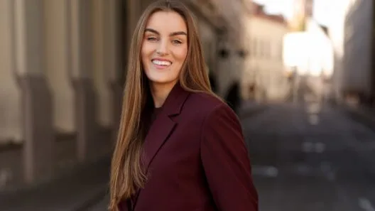 Aistė Svarauskaitė (mondayjazz) – turinio kūrėja ir tvarios mados edukatorė Vilniuje.