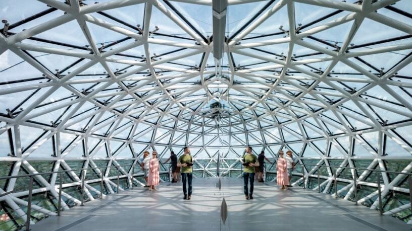 Muzikos ir mokslo festivalis Postcosmos Molėtuose, kuriame po atviru dangumi vyksta naktinis koncertas ir paskaitos.