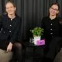 Tinklalaidės „Ar valgoma?“ kūrėjos Laura Urbė ir Evelina Želvytė-Bertašė šypsosi kartu.