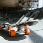 Šiuolaikiškos lauko sporto erdvės Vilniuje su krepšinio aikštele, riedlenčių parku ir bėgimo takais gryname ore.