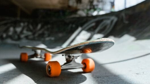 Šiuolaikiškos lauko sporto erdvės Vilniuje su krepšinio aikštele, riedlenčių parku ir bėgimo takais gryname ore.