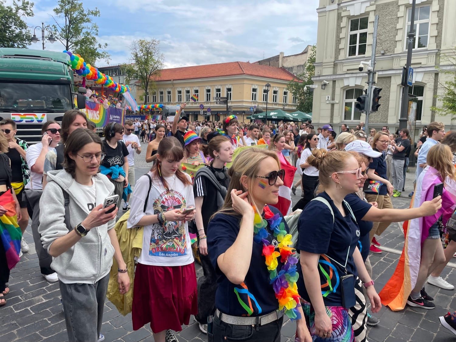 Didysis koncertas po atviru dangumi Kalnų parke su žinomais Lietuvos ir užsienio atlikėjais bei drag divomis.