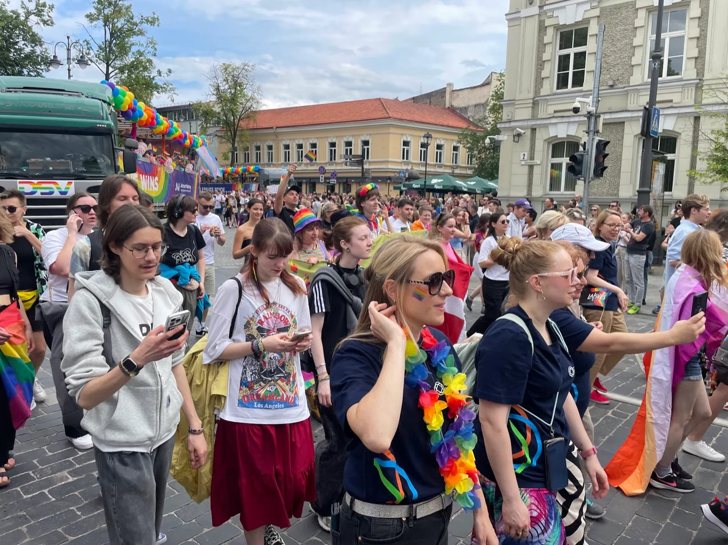 Didysis koncertas po atviru dangumi Kalnų parke su žinomais Lietuvos ir užsienio atlikėjais bei drag divomis.