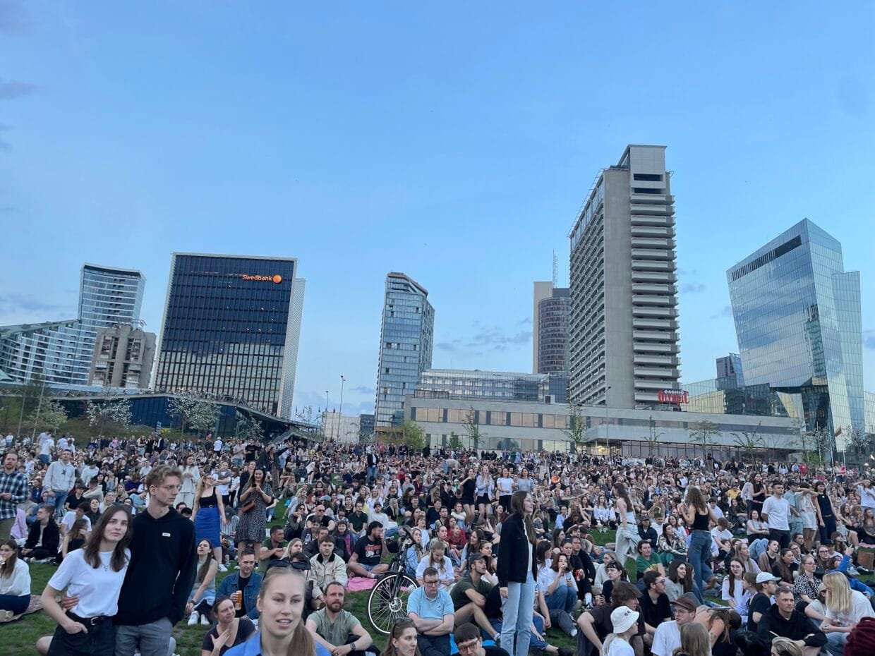 Geriausi koncertai Vilniuje gegužės mėnesį – stilingas atlikėjo pasirodymas pilnoje gerbėjų Lukiškių kalėjimo scenoje.