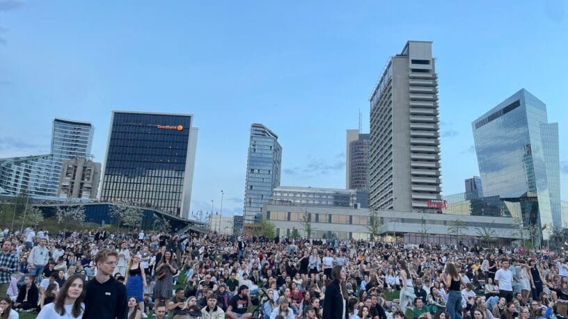 Geriausi koncertai Vilniuje gegužės mėnesį – stilingas atlikėjo pasirodymas pilnoje gerbėjų Lukiškių kalėjimo scenoje.