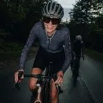 Gravelindos — moterų gravel bendruomenės įkūrėja Kristina Purytė važiuoja žvyrkeliu su dviračiu"