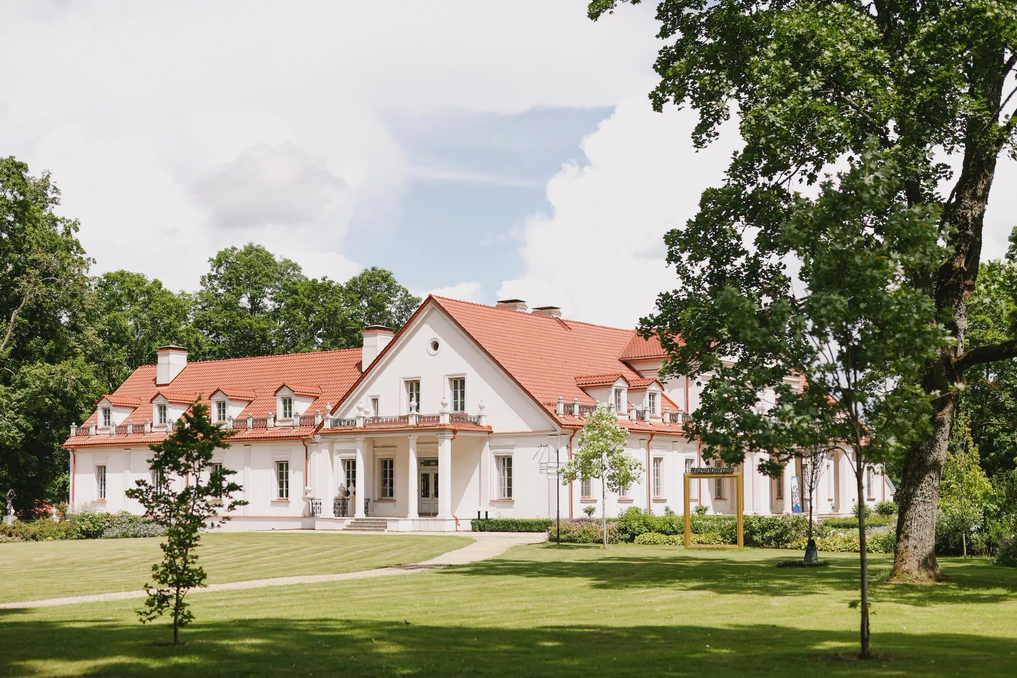 Ilzenbergo dvaras vasarą