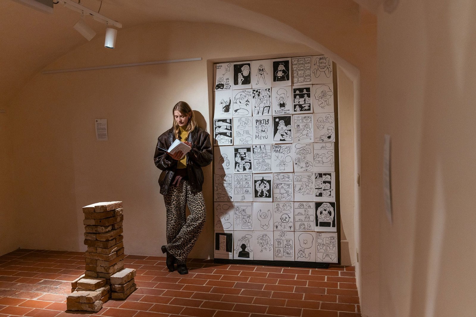 Kūrėja galerijoje.